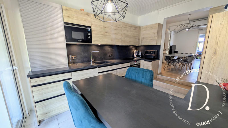 Maison - 147 m² - 6 pièces