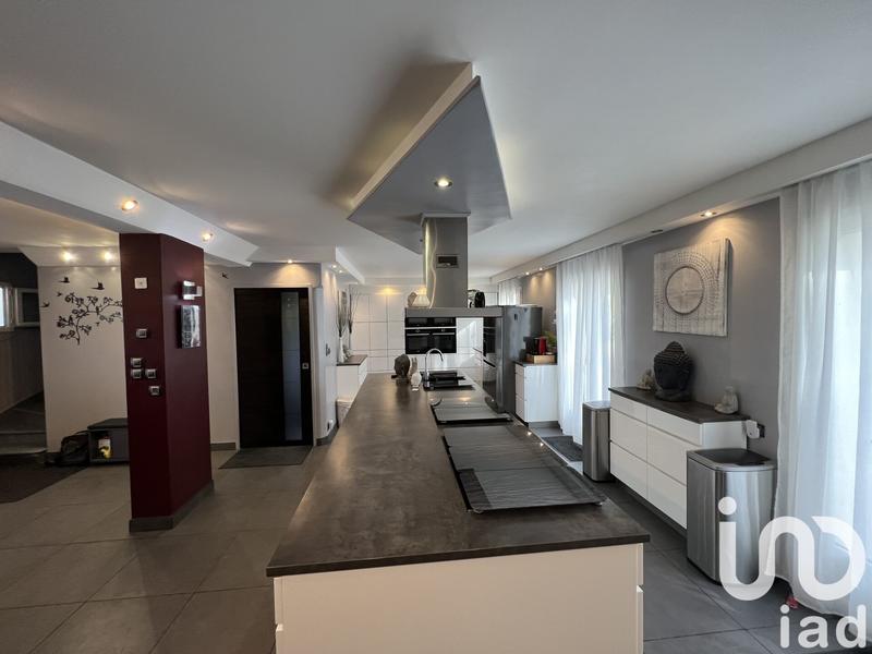 Maison - 200 m² - 10 pièces