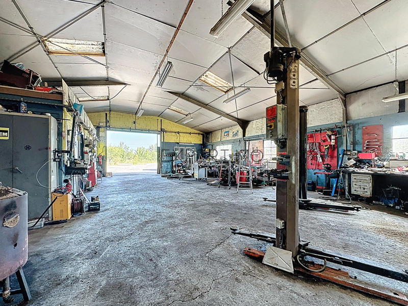 Local d'activités - 300 m²