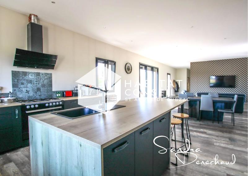 Maison - 240 m² - 7 pièces