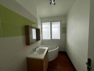 Appartement - 81 m² - 3 pièces