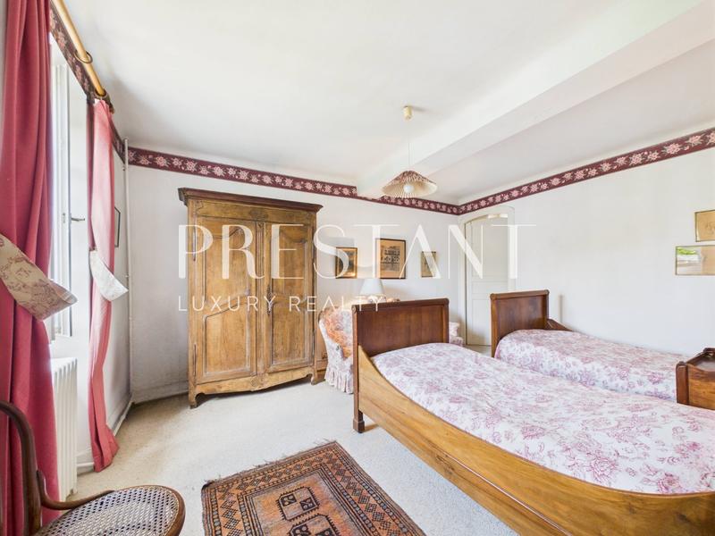 Maison - 285 m² - 7 pièces