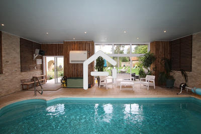 Maison - 840 m² - 22 pièces