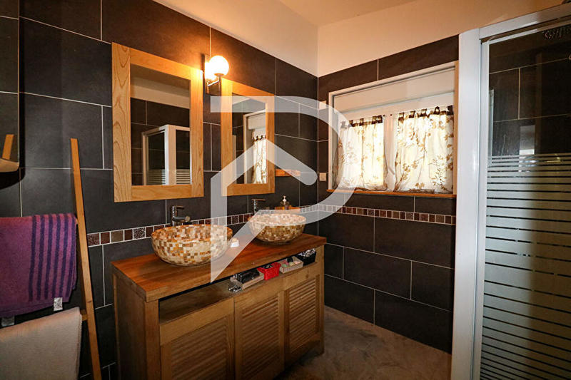 Maison - 215 m² - 7 pièces