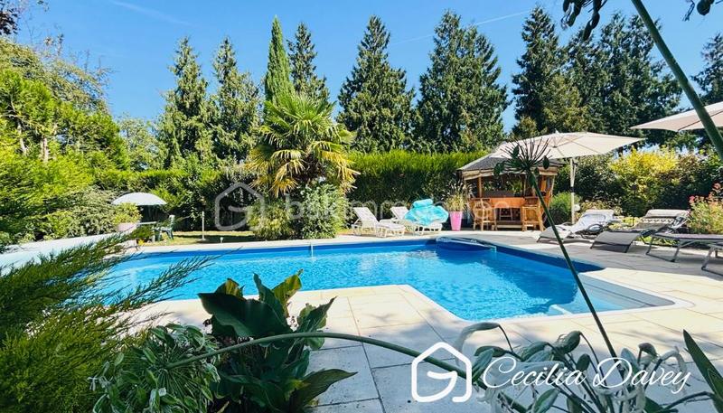 Propriété - 220 m² - 7 pièces