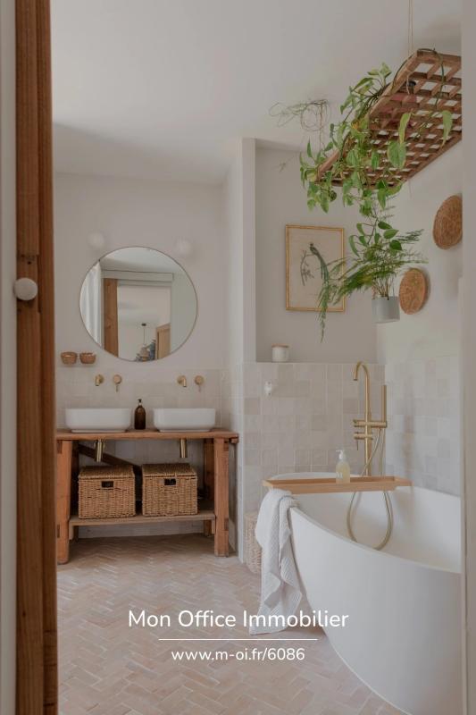 Maison - 230 m² - 8 pièces