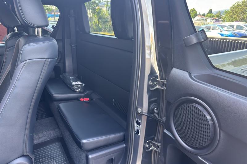 Toyota Hilux X-Tra d-4d 204 Bva Invinc