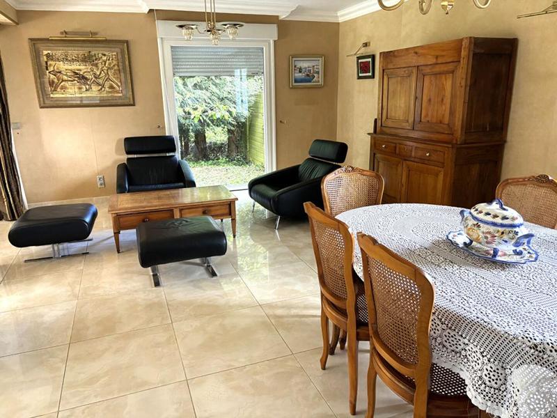 Maison - 183 m² - 8 pièces