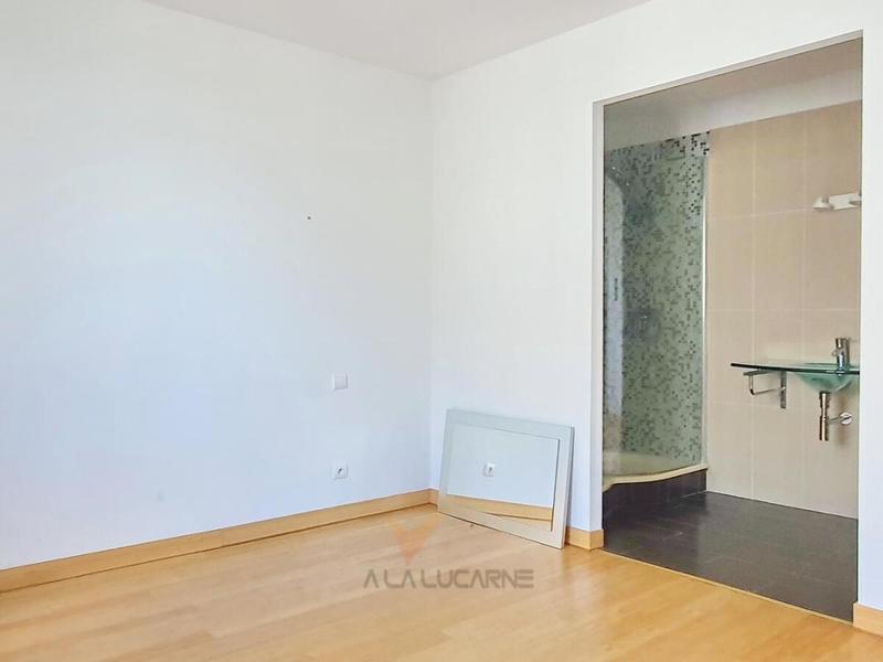 Propriété - 256 m² - 6 pièces
