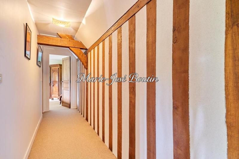 Maison - 250 m² - 9 pièces