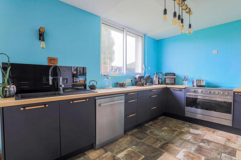 Maison - 337 m² - 5 pièces