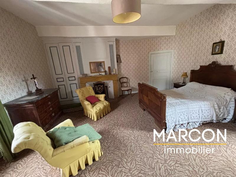 Maison - 212 m² - 8 pièces