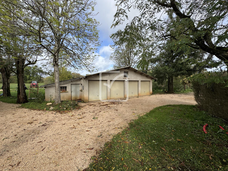 Maison - 579 m² - 19 pièces