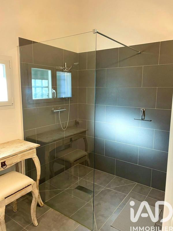 Maison - 295 m² - 11 pièces