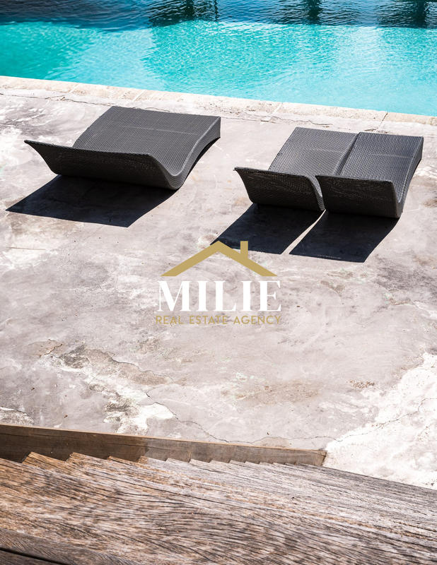 Villa - 350 m² - 8 pièces