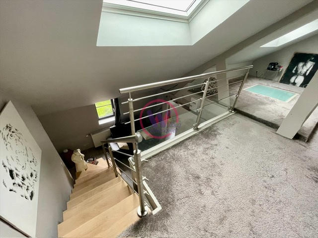 Maison - 207 m² - 9 pièces