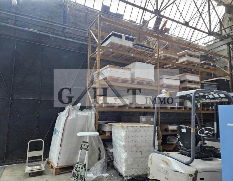 Entrepôt - 1 400 m²