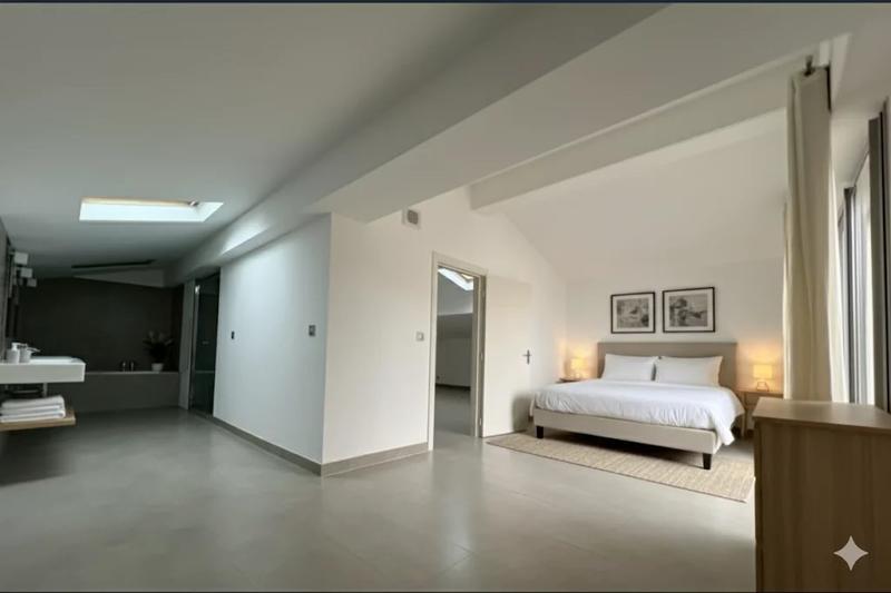 Appartement - 224 m² - 6 pièces