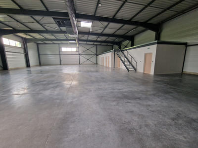 Entrepôt - 684 m²
