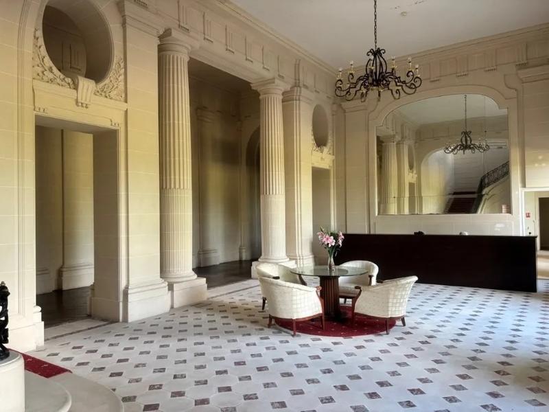 Manoir - 5 900 m² - 85 pièces