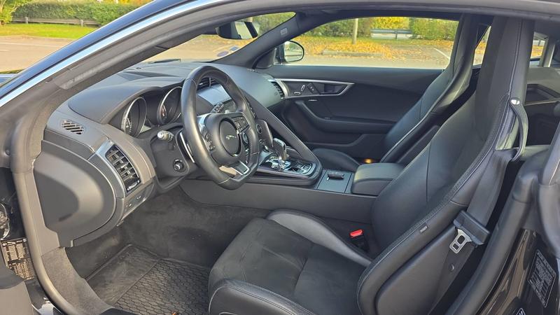 Jaguar F-Type 300 R-Dynamic