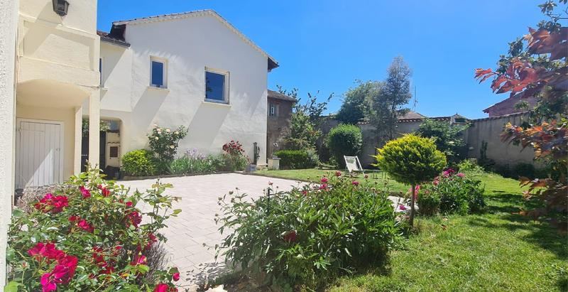 Maison - 202 m² - 8 pièces