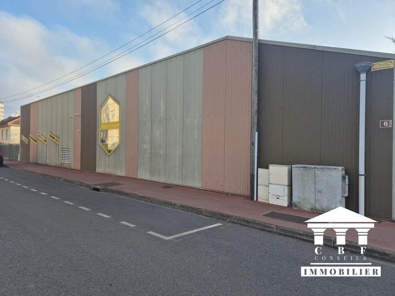 Local d'activités - 556 m² - 7 pièces