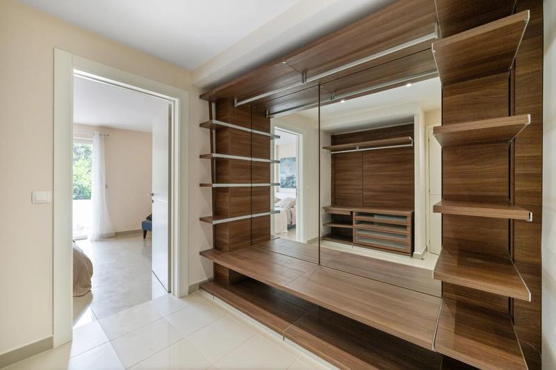 Maison - 588 m² - 8 pièces