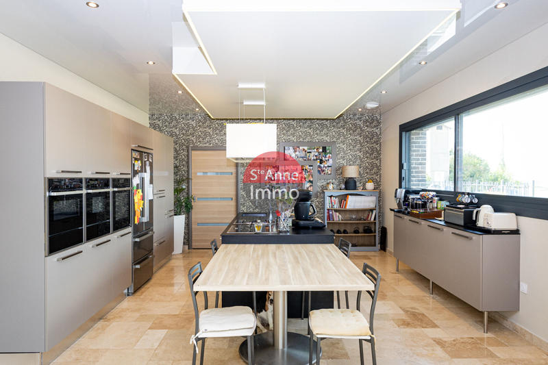 Maison - 290 m² - 6 pièces