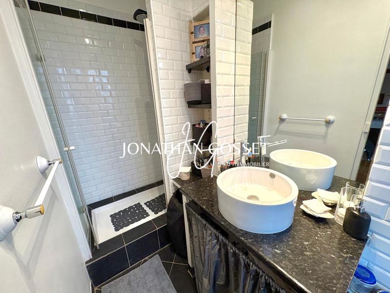 Maison - 247 m² - 10 pièces