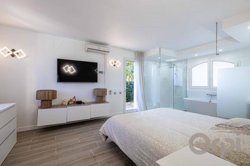 Villa - 300 m² - 8 pièces