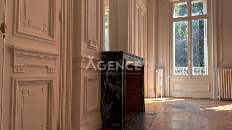 Château - 550 m² - 17 pièces