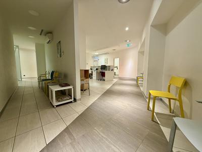 Local d'activités - 302 m² - 11 pièces