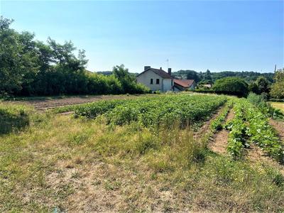 Terrain constructible - 1 750 m²