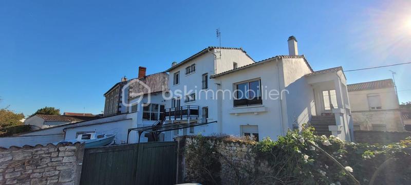 Maison - 254 m² - 10 pièces