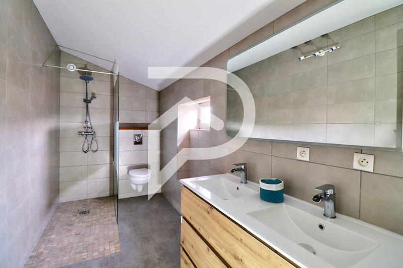 Appartement - 94 m² - 4 pièces