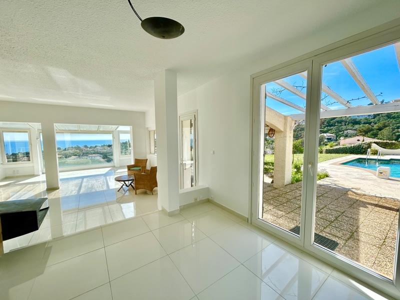 Maison - 240 m² - 8 pièces