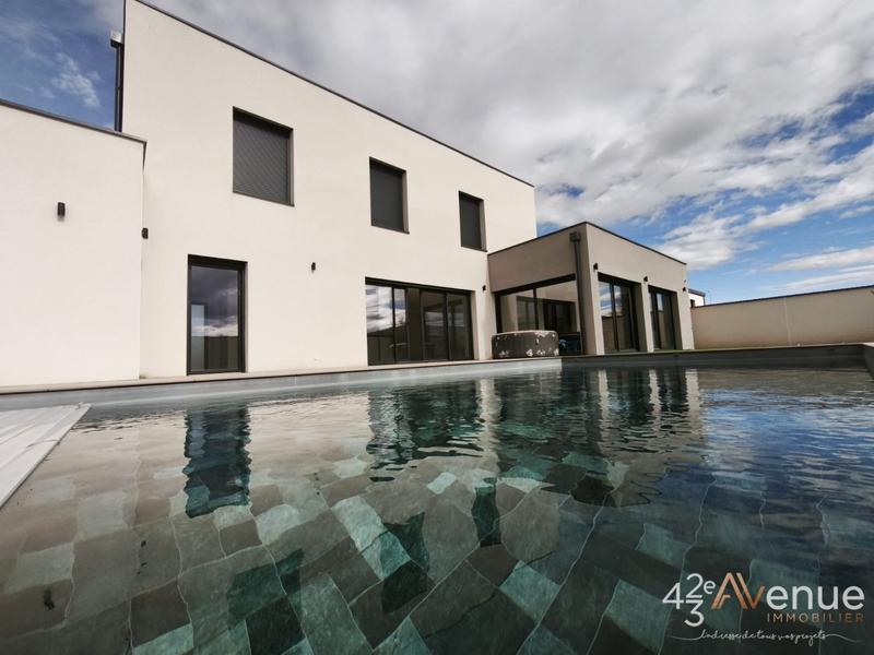 Maison - 229 m² - 5 pièces