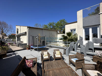 Villa - 288 m² - 8 pièces