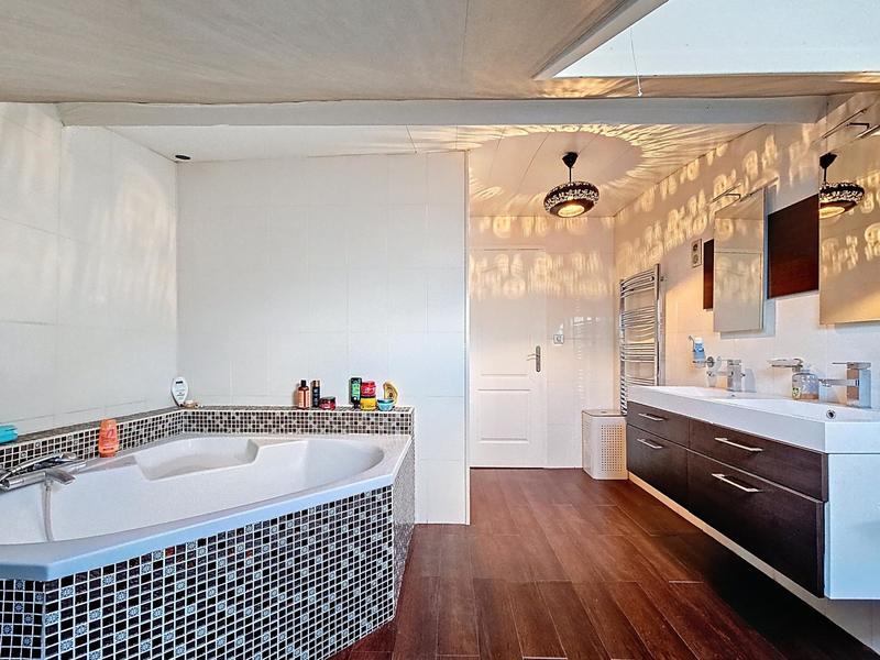 Maison - 165 m² - 6 pièces