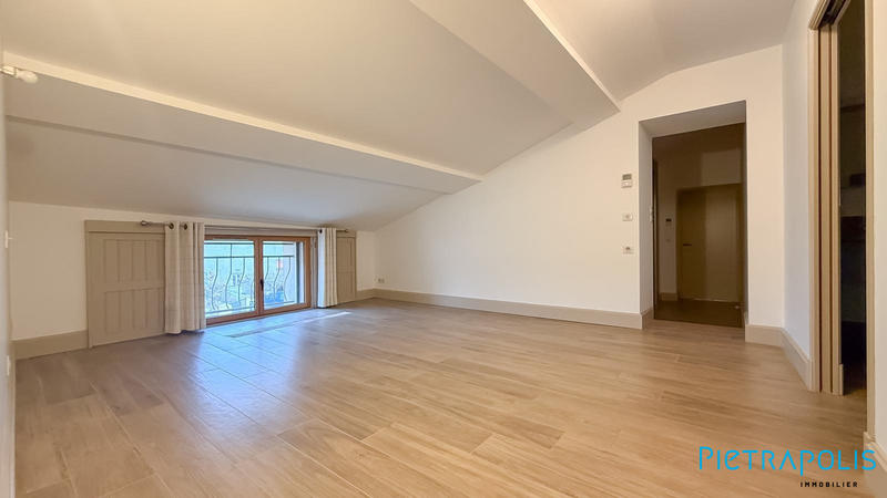 Maison - 583 m² - 15 pièces