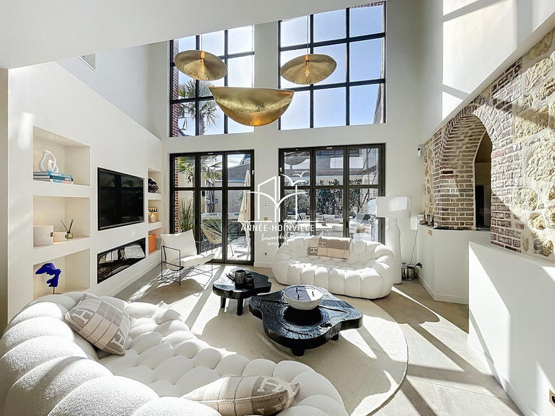 Villa - 330 m² - 9 pièces