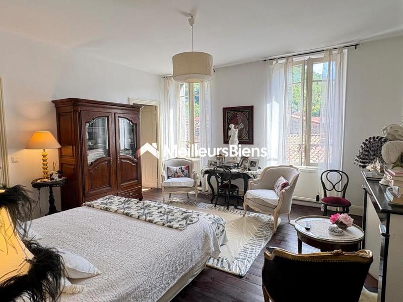 Appartement ancien - 101 m² - 3 pièces