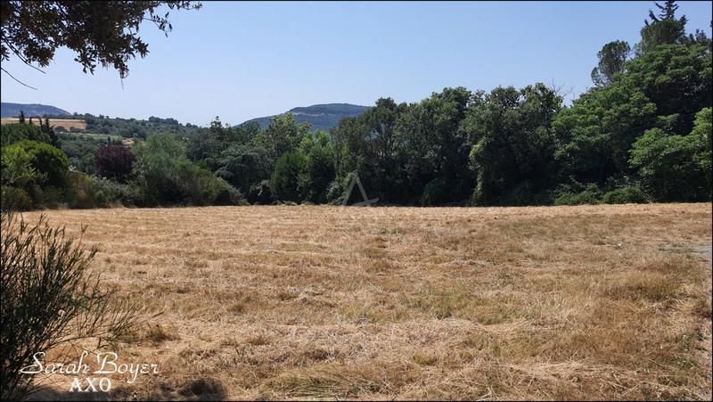 Terrain constructible - 1 800 m²
