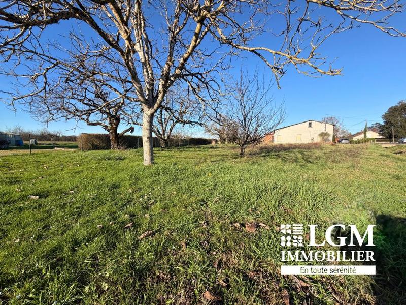 Terrain constructible - 834 m²