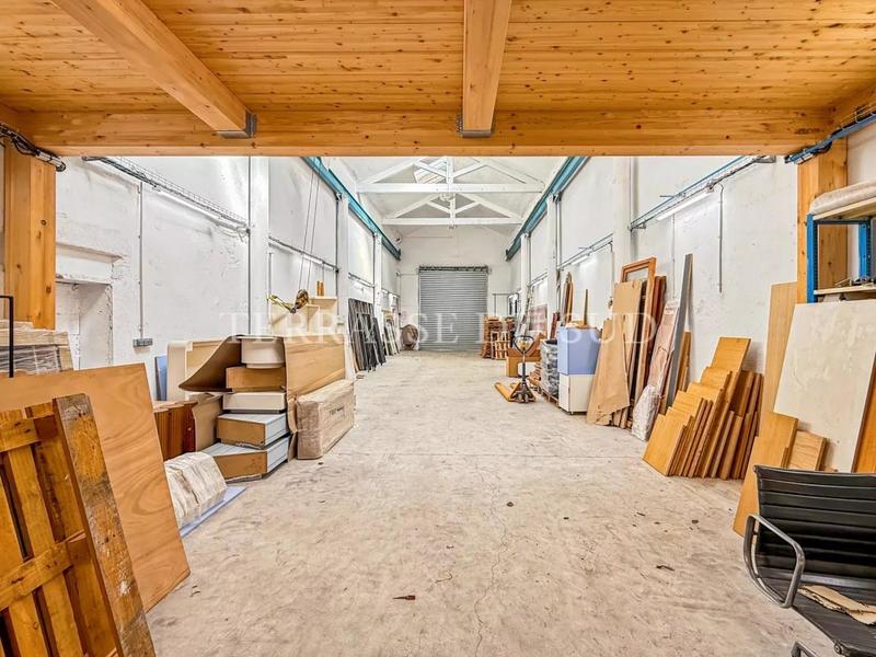 Entrepôt - 380 m²
