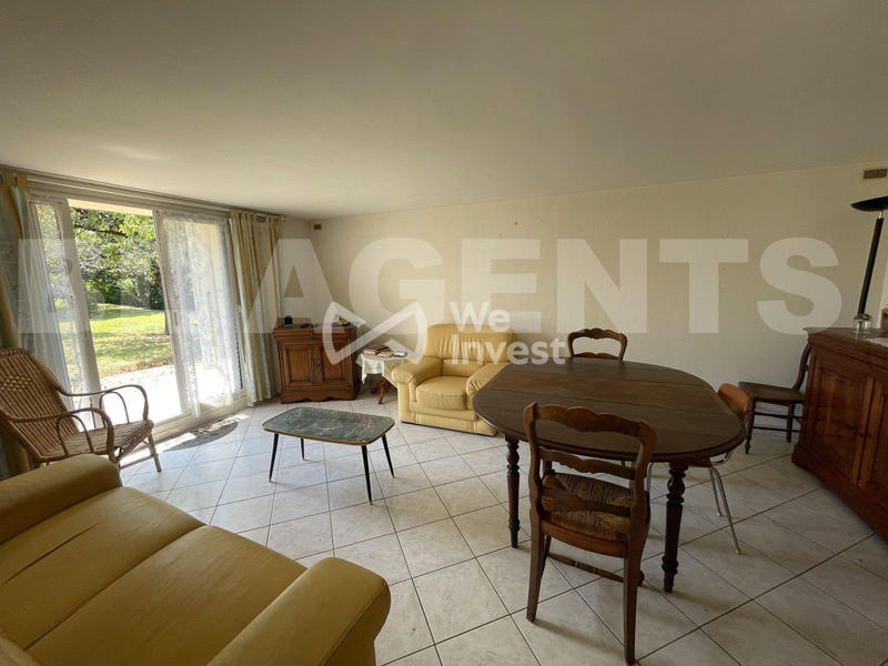 Maison traditionnelle - 241 m² - 9 pièces