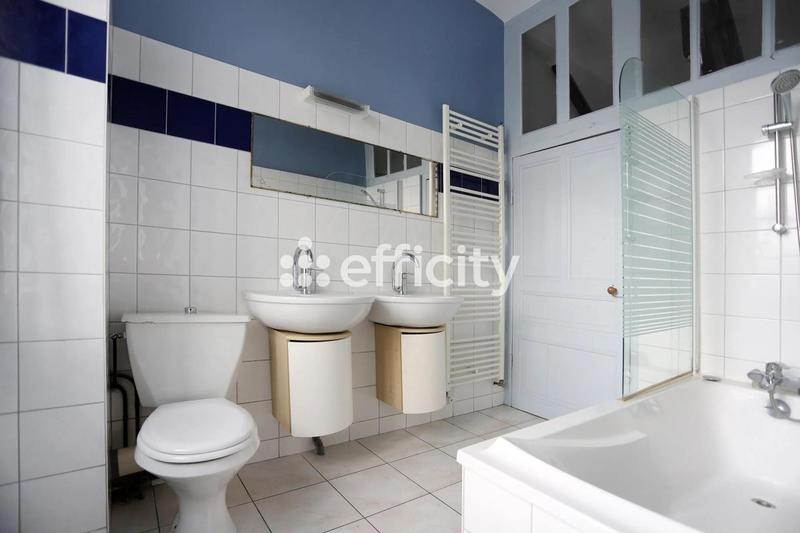 Maison - 225 m² - 8 pièces