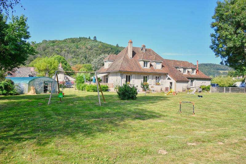 Maison ancienne - 350 m² - 10 pièces