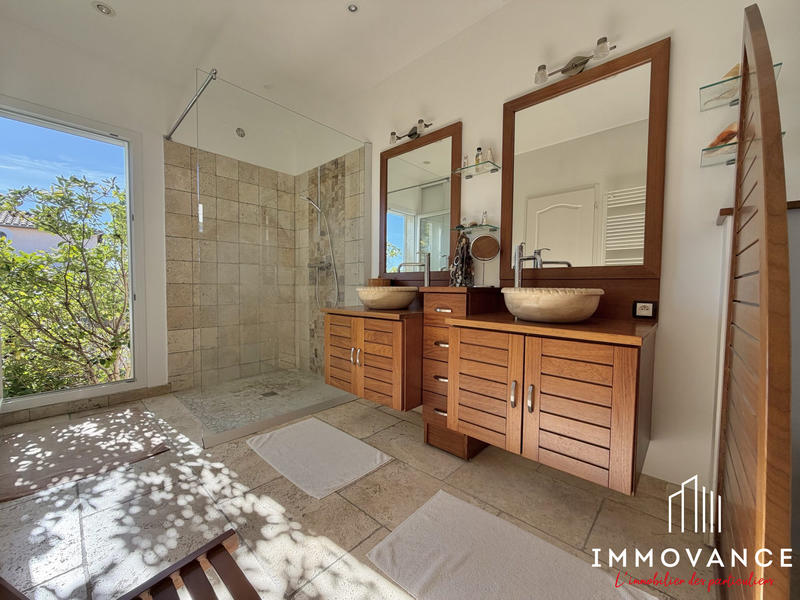 Villa - 251 m² - 8 pièces